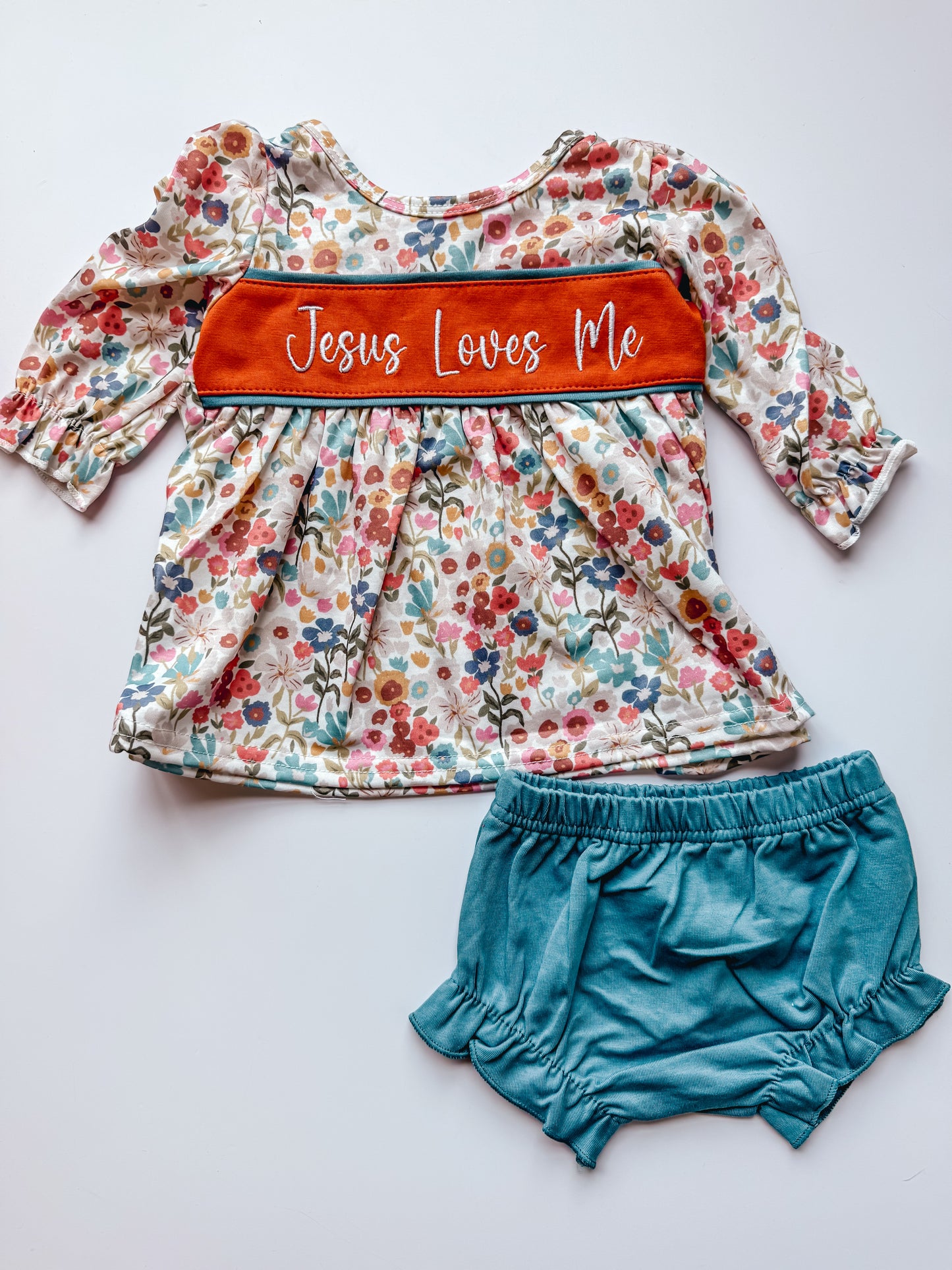 Jesus loves me bloomer set